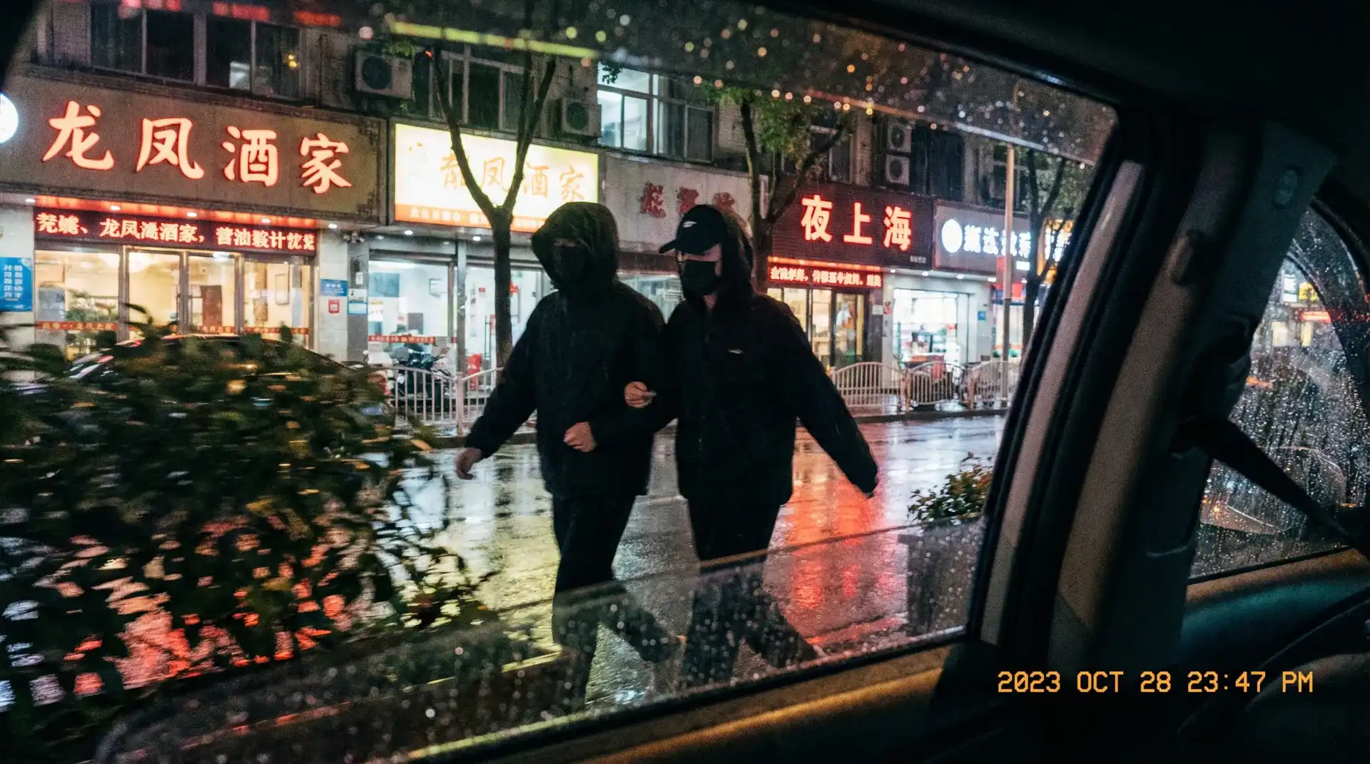 亚盈体育平台 - 顶流明星深夜密会现场抓拍照片